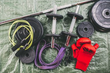 Ev eğitim ekipmanları konsepti koruyor