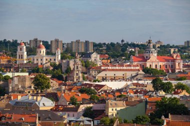 Eski şehir Vilnius olarak görüldü dan Hediminas Kalesi, Litvanya, yaz saati