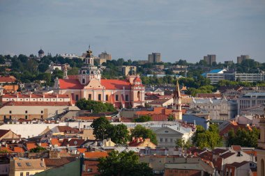 Eski şehir Vilnius olarak görüldü dan Hediminas Kalesi, Litvanya, yaz saati