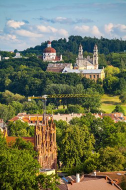 Vilnius yaz Gediminas panoramik görünümünden kale kule. Litvanya.