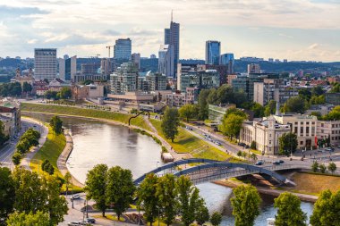 Vilnius içinde yeni modern gökdelenler. Vilnius iş Harbour Vilnius, mimarisi ve modernlik dikkat çekici yeni merkezi bir katı iş yeridir.
