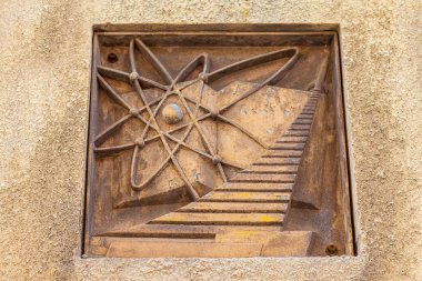 Nükleer ve terk edilmiş Sovyet tesisinde roket amblemi