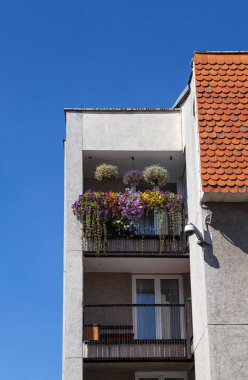 Modern ev döşeli çatısı ve balkon ile yeşil, Vilnius, Litvanya