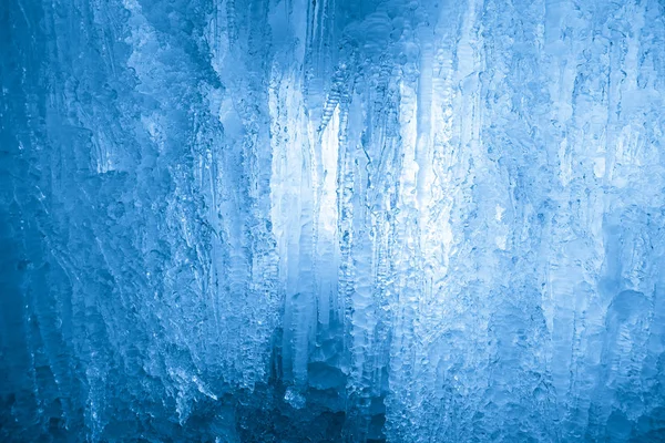 Donmuş şelale. Buz sarkıtları yapısı — Stok fotoğraf