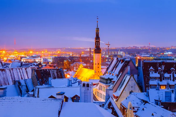 Panoramik eski kışın Tallinn bölüm.