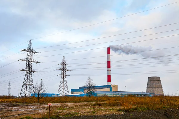 タリン、エストニアの近くの火力発電所 — ストック写真