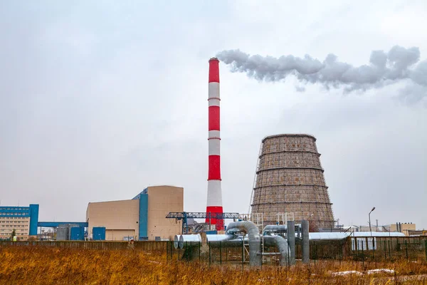 Termik santral yakınındaki Tallinn, Estonya