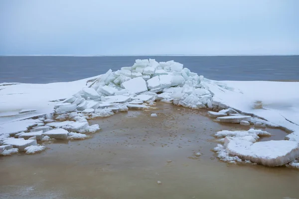バルト海の氷曇りの日 — ストック写真