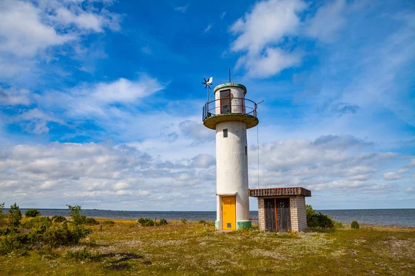 Den gamla väderstationen nära Östersjön — Stockfoto