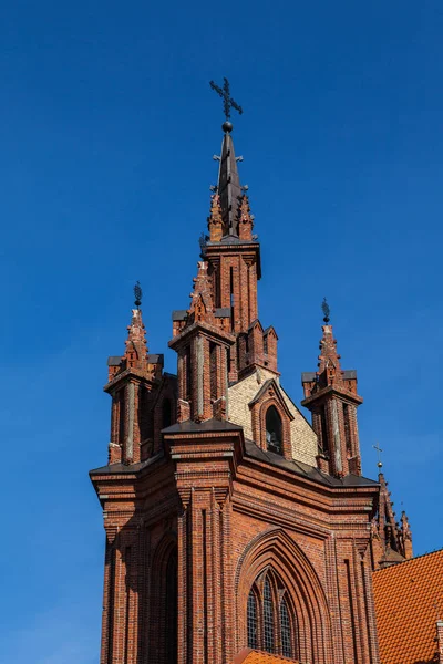 Igreja de Santa Ana em Vilnius, Lituânia. Detalhes arquitectónicos. Património Mundial da UNESCO. Século XV — Fotografia de Stock