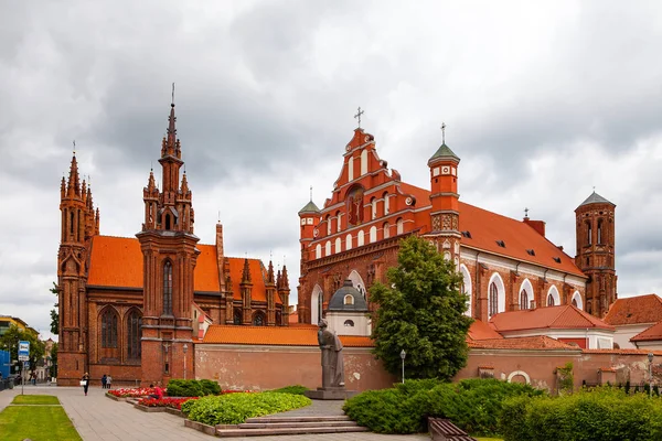 Church of St. Anne and church of the Bernardine in Vilnius, Lithuania — Stock Photo, Image