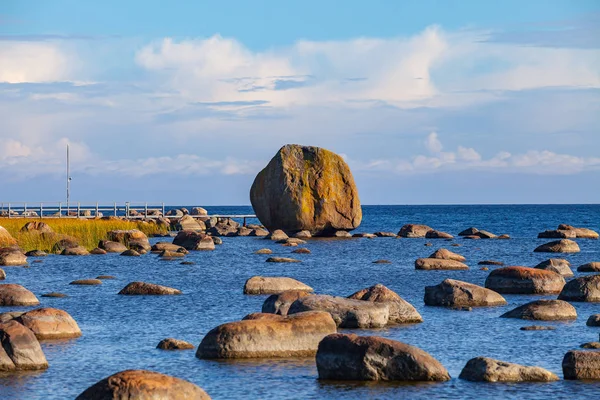 Pierres sur le rivage de la mer Baltique — Photo