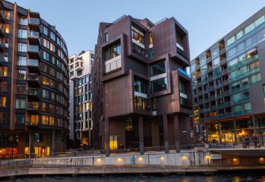 Oslo, Norveç - 27 Şubat 2016. Modern otel cam ve beton. Holmen adlı yeni yapay adalar.