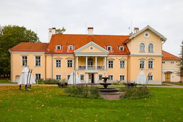 Palmse, Estonya - 22 Eylül 2015. Manor Estonya kuzeyinde. 18. yüzyıl. Vihula. Turizm.