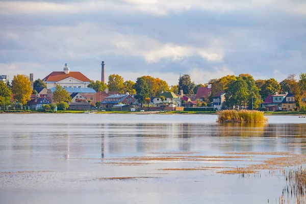 Havet-profil av den lilla staden Hapsal, kusten av Östersjön, Estland — Stockfoto