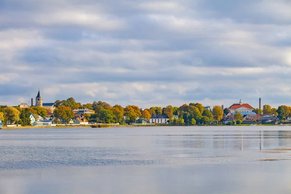 天守閣、バルト海沿岸エストニアの小さな町ハープサルの海プロフィール — ストック写真