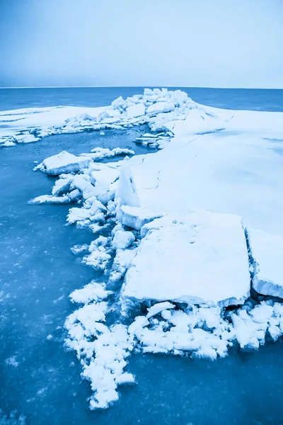 Krakované ledu z Baltského moře — Stock fotografie