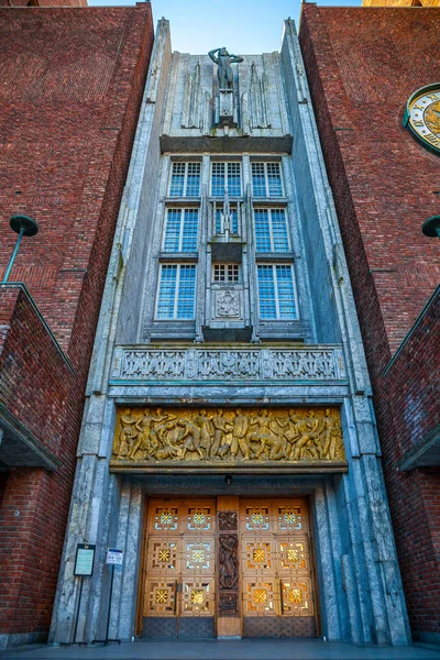 Exterior del Ayuntamiento de Oslo en Oslo, Noruega — Foto de Stock