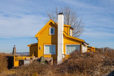 Adada, Norveç tarzı sarı ahşap kabin