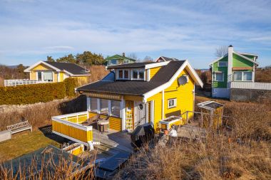 Adada, Norveç tarzı sarı ahşap ev