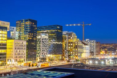 Bjorvika iş çeyrek (Barcose). Gece cityscape.