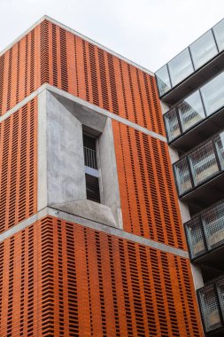 Kırmızı tuğla işletme binası modern kavramı. Duvar parçası.