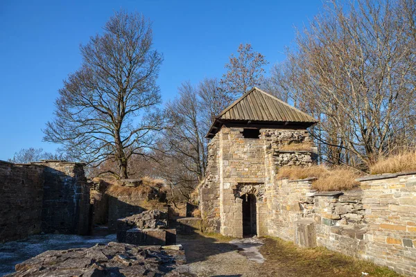 Ruínas od mosteiro medieval (convento). Ilha Hovedoya, Oslo, Noruega — Fotografia de Stock