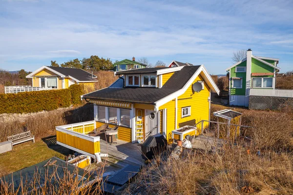 Adada, Norveç tarzı sarı ahşap ev