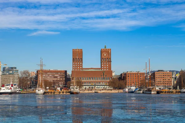 Oslo città lungomare, soleggiata giornata invernale — Foto Stock