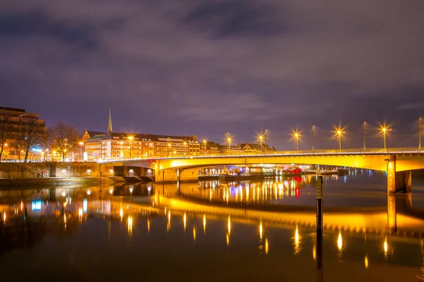 Cityscape of night Bremen, Germany over the Rhein river — Stock Photo, Image
