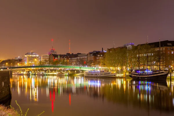 Cityscape of night Bremen, Germany over the Rhein river — Stock Photo, Image