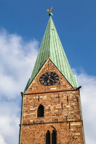 Detalle de la torre del reloj de la iglesia de San Martín. Bremen, Alemania . — Foto de Stock