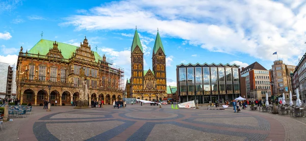 Βρέμη, Γερμανία - Απρ 2016: ιστορική πλατεία της αγοράς στο κέντρο της χανσεατικής πόλης. Ημέρα πανοραμική θέα. — Φωτογραφία Αρχείου