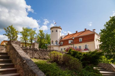 Cesis New Castle ve park eski merdiven. Letonya Ulusal sightseeng.