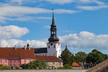 Cityscape Dome Kilisesi (Saint Mary Meryem Ana Katedrali) ile. Aslında Danimarkalılar tarafından 13. yüzyılda kurulan en eski kilise Tallinn ve anakara Estonya o.