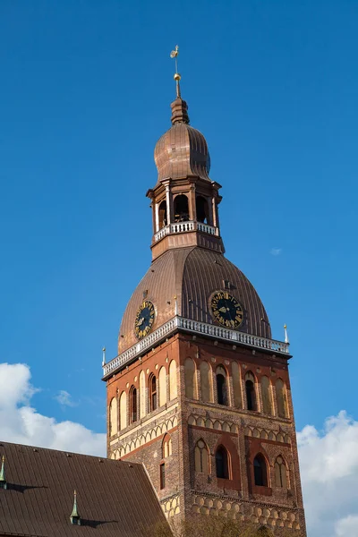 A Catedral de Dome, no centro da cidade velha de Riga. Detalhes arquitectónicos . — Fotografia de Stock