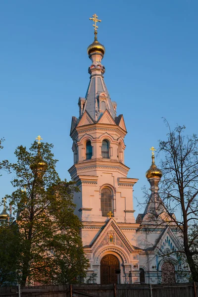 Orthodox church in frame of green trees. Sunset, spring evening. — Stock Photo, Image