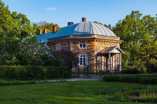 오래 된 돌 Krimulda 궁전 근처 리가, 라트비아 Gauja 국립 공원에 가까운 화려한 하우스. — 스톡 사진