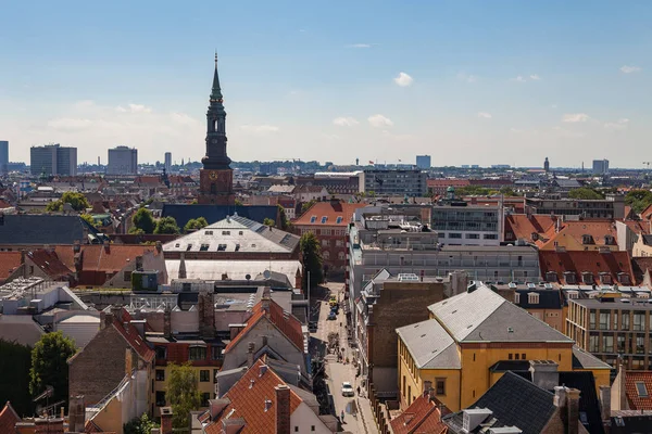Stadsgezicht van Kopenhagen vanaf de ronde toren. De straten van de centrum van de stad. — Stockfoto