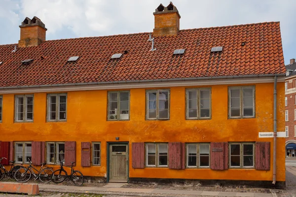 Façade de l'une des maisons du quartier Nyboder, Copenhague, Danemark . — Photo