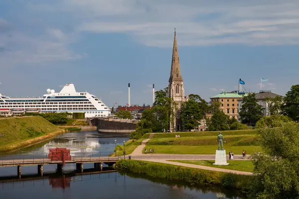 Vue panoramique sur l'église Saint-Alban, l'étang et le port de Copenhague, Danemark — Photo