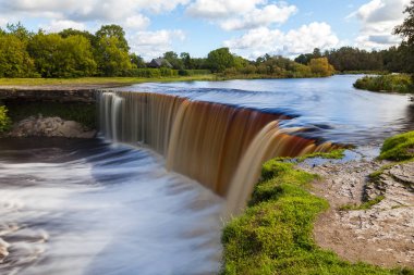 Jagala Estonya en büyük şelale var. Uzun pozlama gün vurdu.