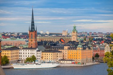 Stockholm, İsveç - 16 Eylül 2016: Orta hava görünümünü bölüm eski dolgu ve gemi beldesi.