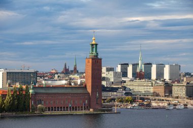 Stockholm, İsveç - 16 Eylül 2016: Manzarası ile Belediye Binası şehir merkezi bölümünün.