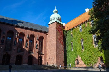 Stockholm, İsveç - 17 Eylül 2016: Tower City Hall Ivy yeşillik ile