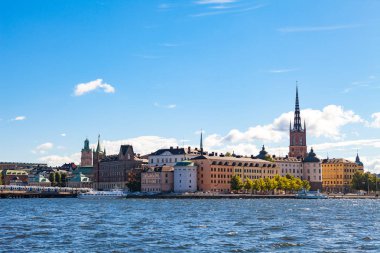Stockholm, İsveç - 17 Eylül 2016: Gamlastan (eski şehir) Panoramic görüntülemek köprü ile