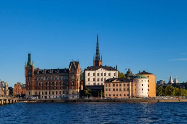 Stockholm, İsveç - 19 Eylül 2016: Doğal yaz gün batımı Panoraması Old Town (Gamla Stan) mimarisi