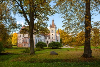 Stameriena, Letonya eski masal sarayda. Sonbahar zaman, parlak renkler.