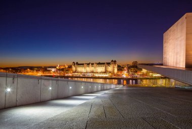 Gece Oslo, Norveç. Görünüm Opera Binası