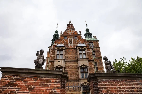 Castelo de Rosenborg em Copenhaga, dia nublado — Fotografia de Stock